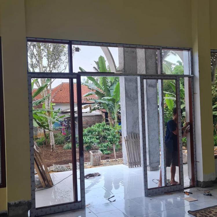 Alumunium Frame. Kaca Kanopi | Solusi Kaca Tempered Malang | Jasa Pemasangan Tempered Glass Malang